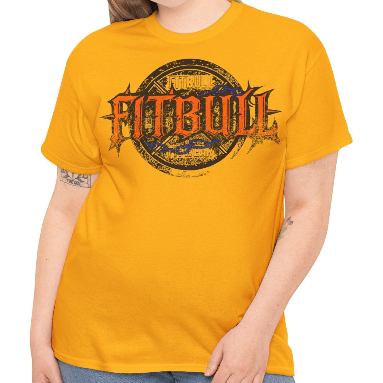 A  yelow bodybuilding spotry 'Fitbull' t-shirt witnt logo and mitvation design front.