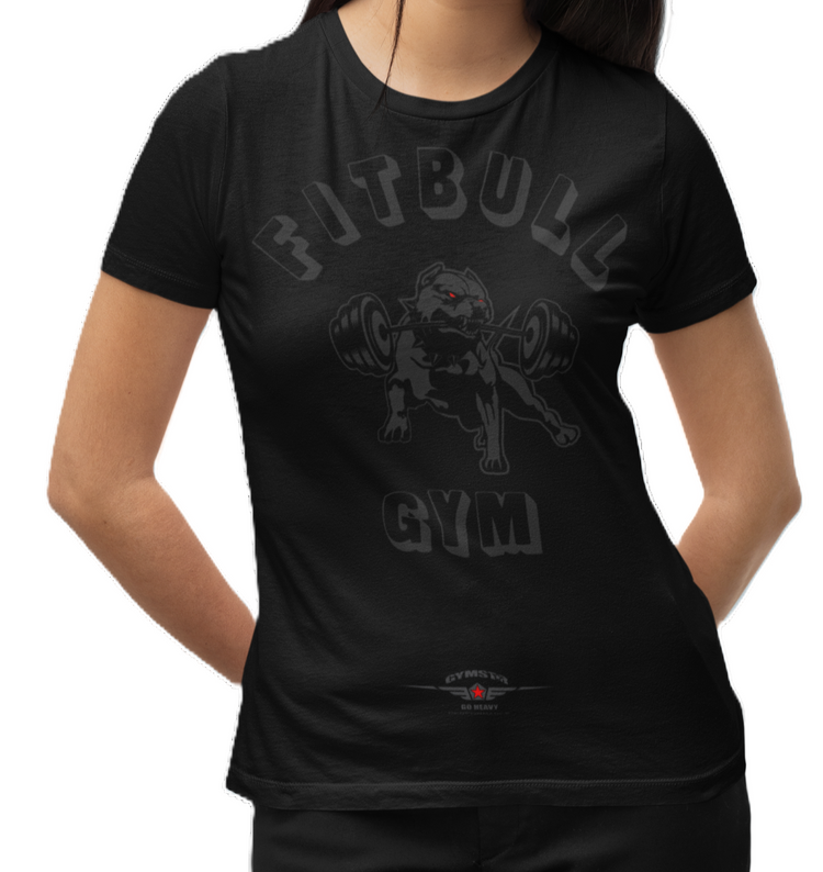 A woman wearing a black Fitbull T-shirt with a motivating design of a pit bull biting a barbell and the inscription "Fitbull Gym" with the brand logo.