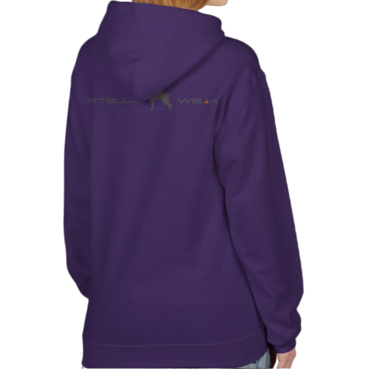 A woman wear sports purple hoodet, fitness sweatshirt Fitbull, with motivation desighn Unleash The Beast, back view.