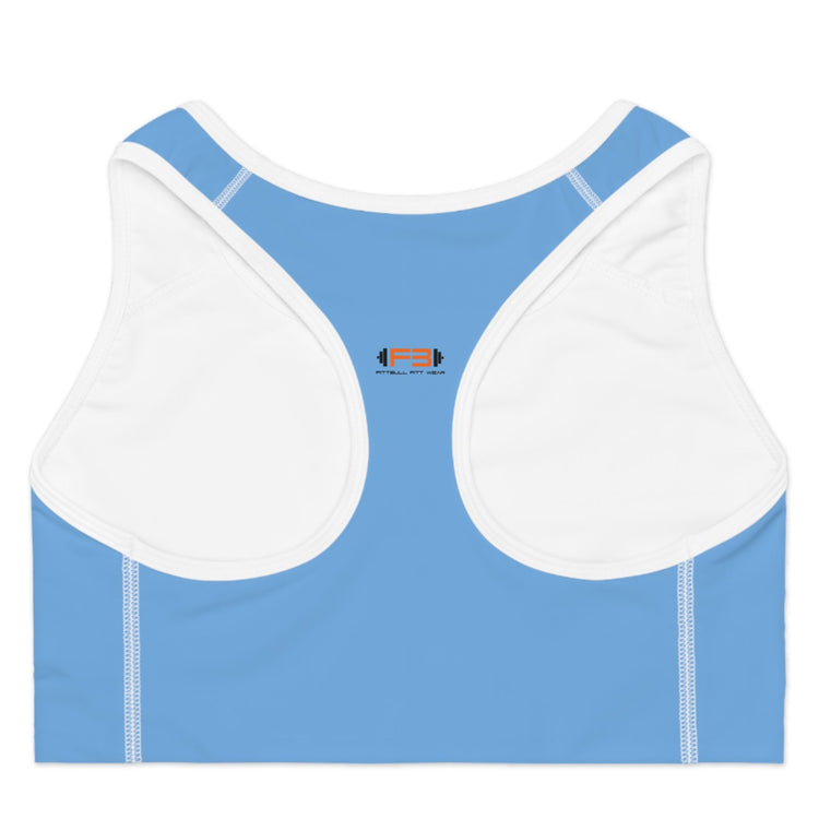 eine blau Sport-BH und Fitbull-Jogginghosen posiert für ein Foto mit einem Hip-Hop-Gruß Rückansicht